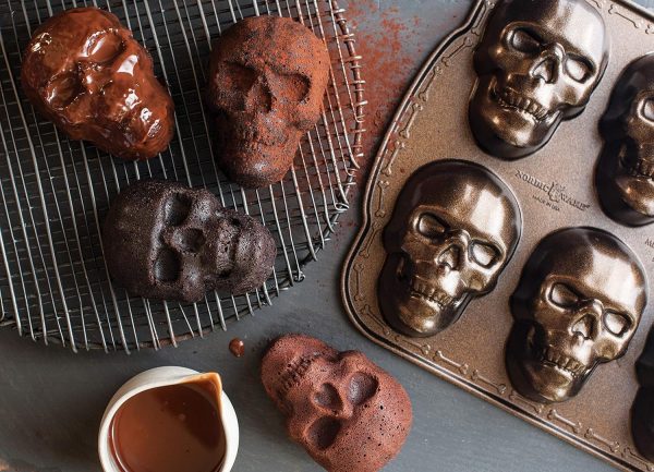 Nordic Ware Skull Cakelet Pan Aluminum Halloween Baking-4
