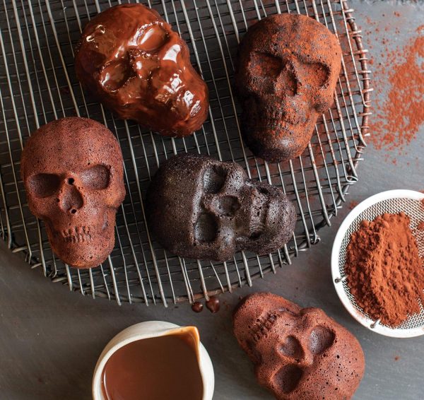 Nordic Ware Skull Cakelet Pan Aluminum Halloween Baking-7